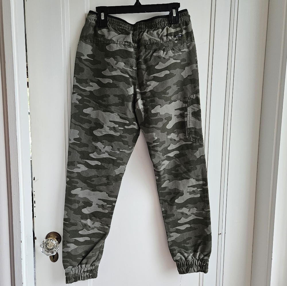 Joe's Boys the lightweight Camo Pants - Picture 4 of 15